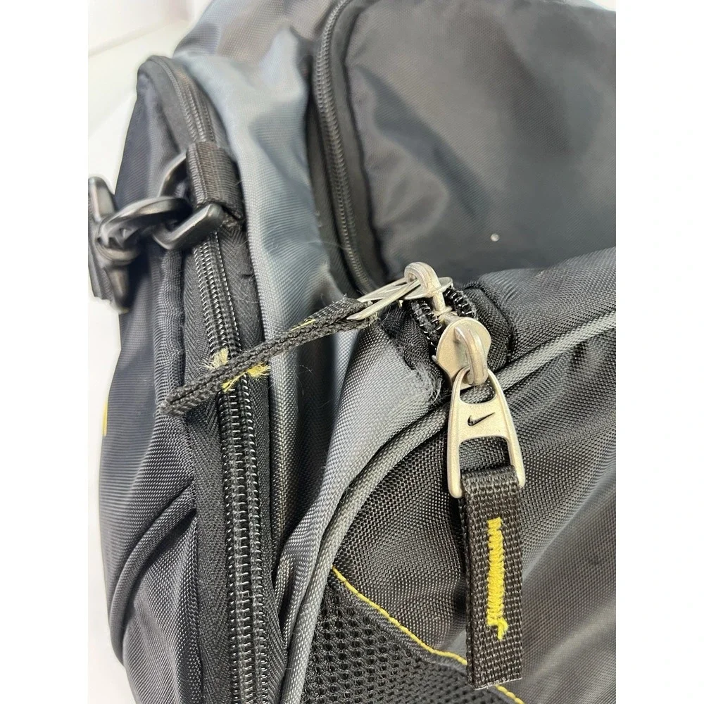 NIKE LIVESTRONG Black Charcoal Armstrong Nylon Duffel Bag 21 x 9 x 9 RARE